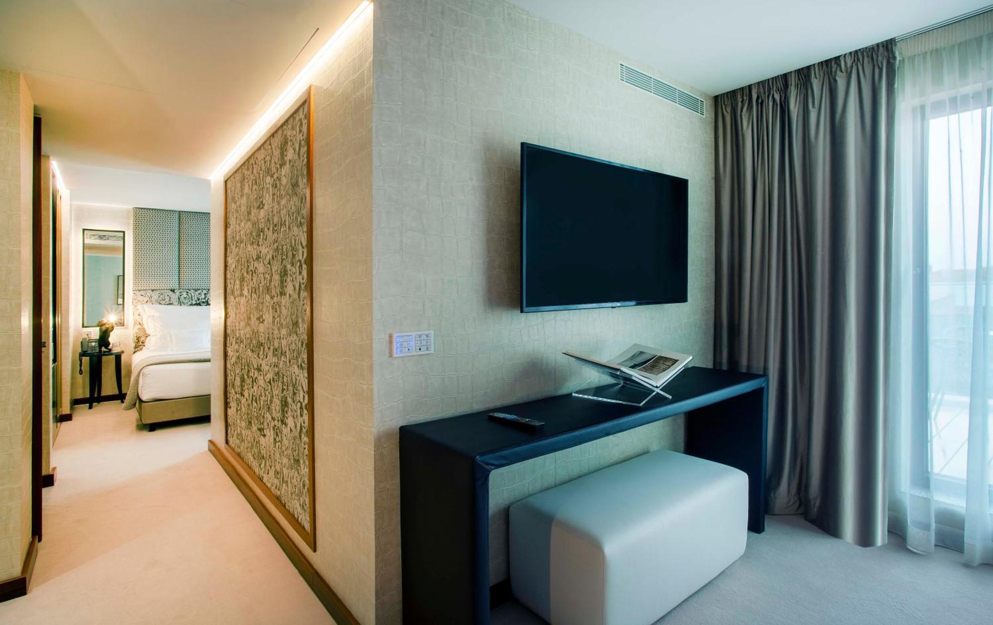 Wine & Books Porto Hotel Номер фото A room at the Mandarin Oriental, Munich